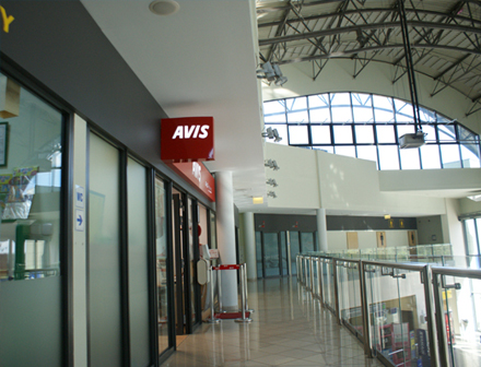 Fire resistant glazed partitions for airports